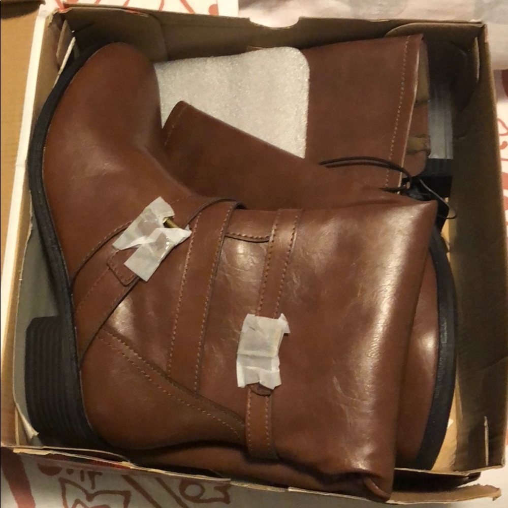 Brand new Arizona boots